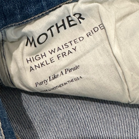 MOTHER 
“Rider” ankle fray. 
Size 27
 “party like a pirate” wash - Picture 4 of 8